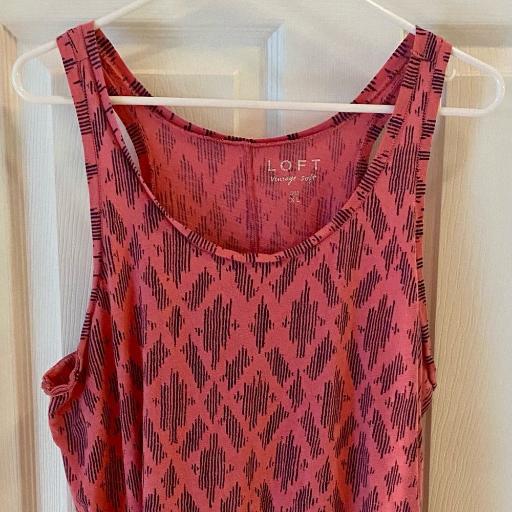 Women’s pink/black tank top